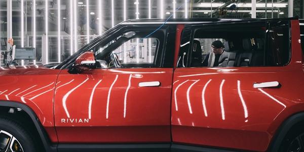 리비안 루시드모터스 희비 엇갈려, 테슬라와 경쟁 방식이 차이 가른다