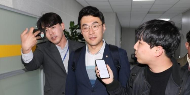 민주당 가상화폐 논란 일파만파, 이재명 감찰 칼 빼든 '친명계' 김남국 누구