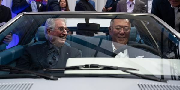 [오늘Who] 정의선 현대차 '포니 쿠페' 복원, 정주영 도전정신 전기차로 잇는다