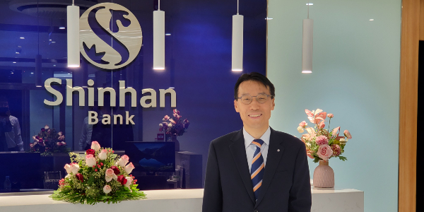 [다시뛰는 K금융 캄보디아④] 신한은행 법인장 김남수 “일상 선도하는 은행, 디지털로 기반 확보”