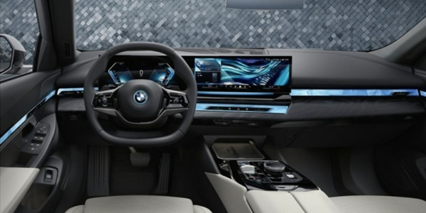 BMW-벤츠 5시리즈와 E클래스 완전변경 한국 출시 눈앞, 친환경차에 방점