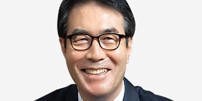 HD현대건설기계 시장다변화와 점유율 확대 전략, <a href='https://www.businesspost.co.kr/BP?command=article_view&num=319250' class='human_link' style='text-decoration:underline' target='_blank'>최철곤</a> 불황 극복 매진