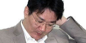 대한항공 ‘아시아나 합병’ 승인 시간벌기 성공, <a href='https://www.businesspost.co.kr/BP?command=article_view&num=338651' class='human_link' style='text-decoration:underline' target='_blank'>조원태</a> 독과점 해소 난제는 여전 