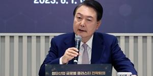 윤석열 99일 만에 수출전략회의 주재, “한국판 클러스터 성공 위해 노력”