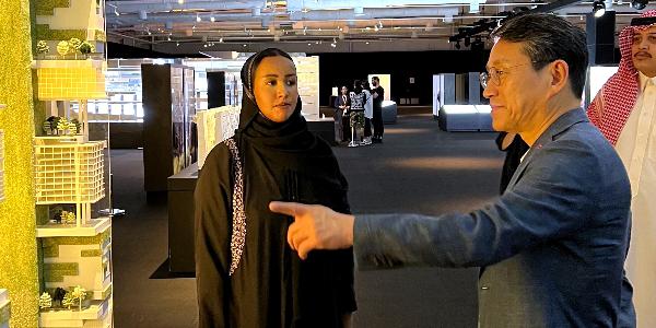 LG전자 조주완 사우디와 인도 현장 경영, 올해 지구 세 바퀴 반 거리 출장