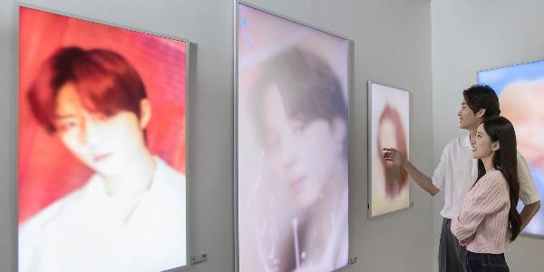 BTS·르세라핌 초상사진을 더프레임 TV로, 하이브 인사이트 삼성 전시회
