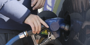 주유소 휘발유 가격 6주째 올라 리터당 1727.7원, 경유는 1588.3원