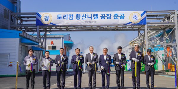 LS그룹 배·전·반 중심 '2030 자산 50조' 정조준, <a href='https://www.businesspost.co.kr/BP?command=article_view&num=345361' class='human_link' style='text-decoration:underline' target='_blank'>구자은</a> '실탄 20조' 확보 특명 