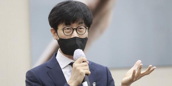 네이버 창업자 이해진 상반기 보수 12억, 대표 최수연은 10억 받아