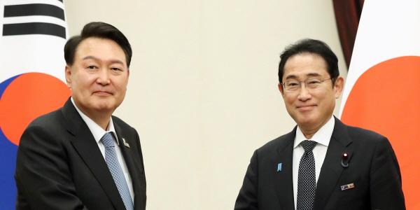 윤석열 “오염수 방류 점검에 한국 전문가 참여”, 기시다 “기준 초과하면 중단”