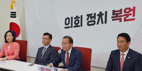 윤재옥 국힘 원내대표 100일 순항, 총선 앞둔 마지막 정기국회 격랑이 시험대 