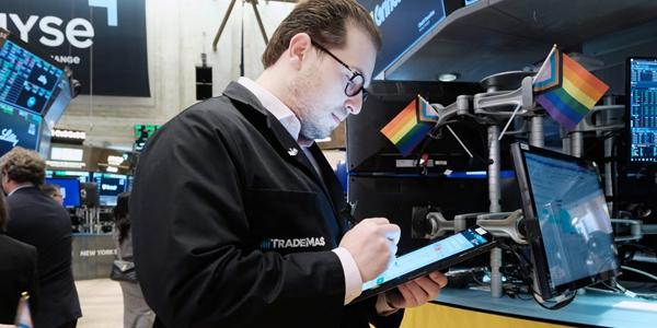 뉴욕증시 예상보다 높은 경제성장률에 하락 마감, 메타 반도체주는 상승