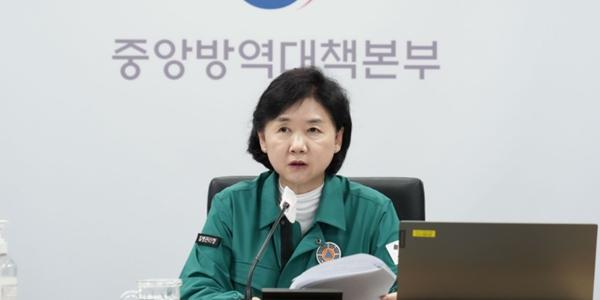 31일부터 코로나19 2등급→4등급 하향, 확진자 집계·검사비 지원 중단