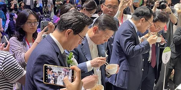[현장] 14돌 맞은 NS푸드페스타, 하림그룹 회장 김홍국도 '가루쌀라면'에 흡족