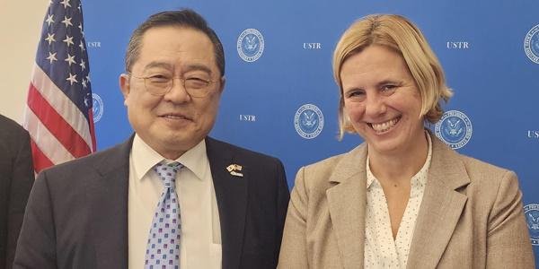 무역협회장 구자열 대미 경제협력 사절단 이끌어, 한국 산업계 의견 전달