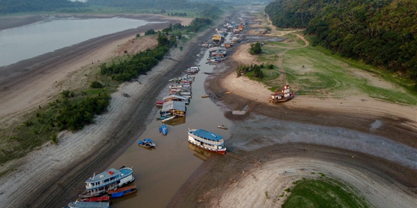 아마존 가뭄으로 강바닥 드러나, 브라질 농산물 화물선 운송 잇단 중단