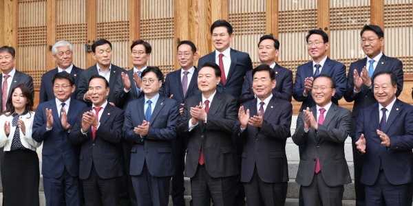 윤석열 국회 상임위원장과 오찬에서 협치 강조, "모두 힘을 합쳐야 할 때"