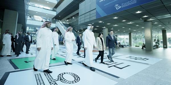 네이버 찾은 사우디아라비아 통신정보기술부 장관, 