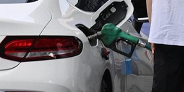 주유소 휘발유 가격 리터당 1788.3원 경유 1696.3원, 모두 14주 만에 내려