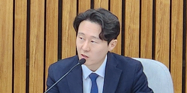 대법원장 낙마 뒤 열린 헌재소장 청문회, 이종석 후보 두고 여야 공방 치열