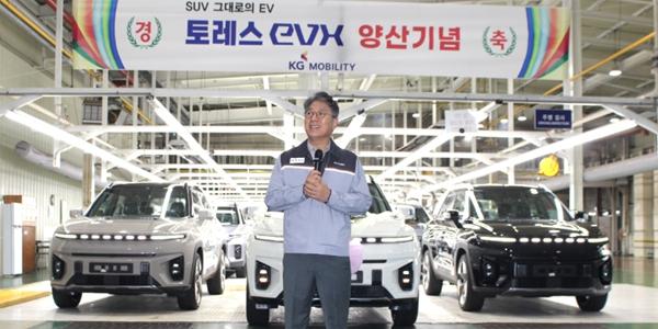 KG모빌리티 판매 감소 경고등, 곽재선 경영정상화는 전기차 토레스에 달려