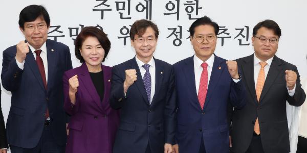 [데스크리포트 11월] 정부여당 총선 겨냥 정책 드라이브, 가시화된 정계개편