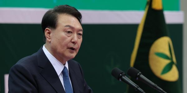 [리얼미터] 윤석열 지지율 34.7%, 정당지지도 국힘 37.7% 민주 44.8%