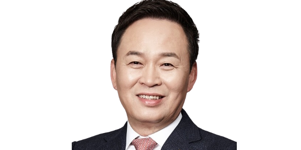 SK CEO로 6년 만에 복귀 투자전문가 장용호, 첫 과제는 중국 '왓슨' 지분 매각 
