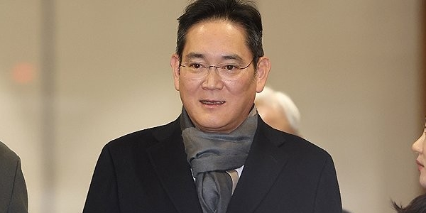 이재용 삼성전자 반도체 장비 성과 안고 귀국, 미세공정 경쟁 자신감 보여