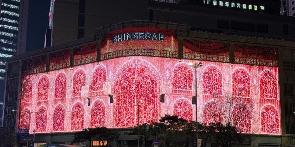 추운 날씨에도 북적, 'X-마스 성지' 신세계백화점 본점 '발 디딜 틈이 없네