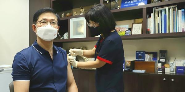 SK바이오사이언스 사장 안재용, 노바백스 개량 백신 추가 접종