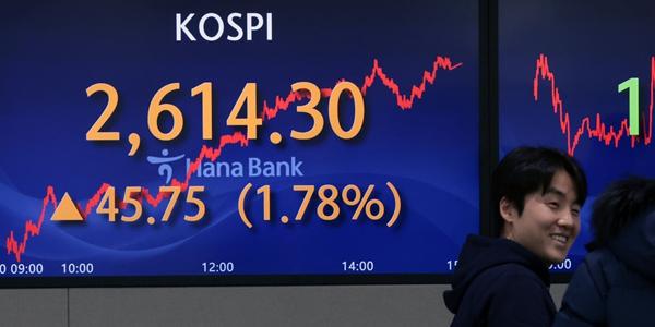 코스피 '산타랠리' 3달 만에 2600선 탈환, 삼성전자 52주 신고가 경신