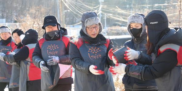 롯데건설 서울·부산 취약계층에 연탄 전달, 박현철 