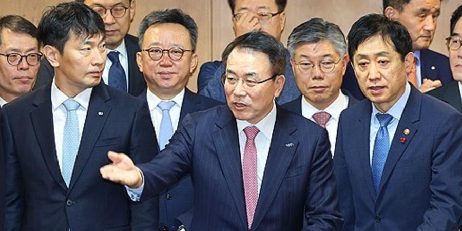 은행연합회 조용병 존재감 있는 데뷔, 은행권 규제 완화 목소리도 낼까