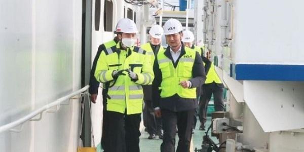 산업부 장관 안덕근 수출기지 평택항 방문으로 첫 행보, “수출중심 정책 추진”