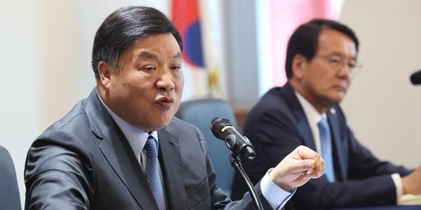 셀트리온 밸류업지수 편입 모멘텀도 주가 지지부진, 서정진 통합법인 추진동력 어쩌나