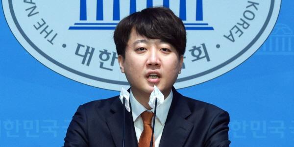 이준석 쏘아 올린 ‘노인 무임승차’ 정치권 이슈로, 여야 내부서도 갑론을박