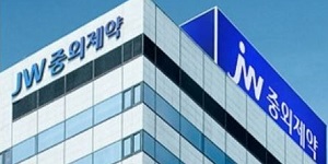 JW중외제약 작년 영업이익 1천억 돌파, "모든 사업부문 매출 다 늘어"