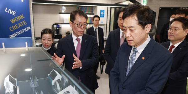 금융위원장 김주현 IBK창공 창업기업 대표들 만나, 