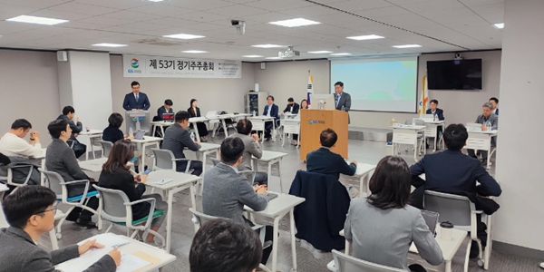 GS리테일 주총에서 <a href='https://www.businesspost.co.kr/BP?command=article_view&num=312142' class='human_link' style='text-decoration:underline' target='_blank'>허연수</a> "부진 사업 정리, 수익성 중심으로 사업 재편"