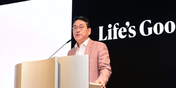 삼성 LG ‘인공지능 가전 왕좌’ 놓고 신경전, LG AI폰 대신 XR로 반전 노린다