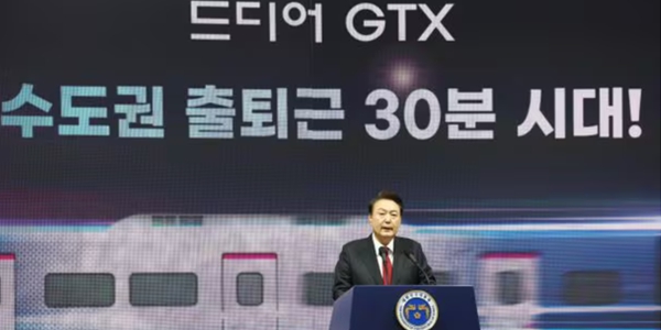 GTX-A 동탄-수서 운행 하루 전 개통식 열려, <a href='https://www.businesspost.co.kr/BP?command=article_view&num=337654' class='human_link' style='text-decoration:underline' target='_blank'>윤석열</a> "대중교통 혁명적인 날"