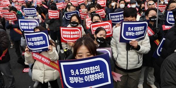 의사협회 여의도서 의대 증원 재논의 요구 집회, 한덕수 “이제라도 돌아오라”