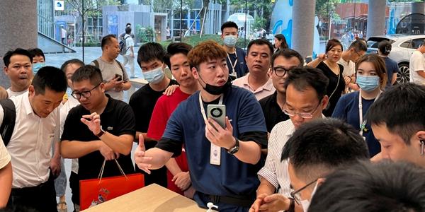 애플과 테슬라에 '차이나 리스크', 중국 소비자에 외면받고 미중 갈등도 격화