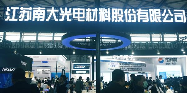 중국 반도체장비 나우라 7나노 제조장비 공개, 파운드리 SMIC와 협업 가능성
