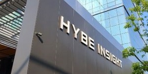 하이브 자산 5조 넘어서 엔터 기업 최초 대기업 지정 유력, <a href='https://www.businesspost.co.kr/BP?command=article_view&num=314974' class='human_link' style='text-decoration:underline' target='_blank'>방시혁</a> 총수 오른다