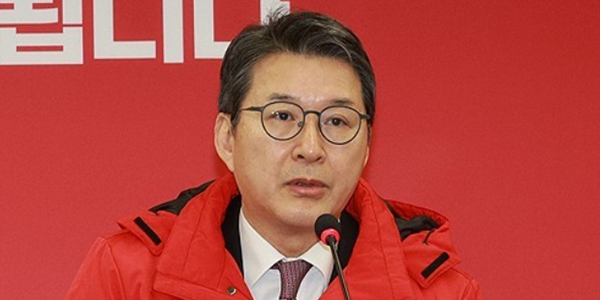[출구조사] Seocho-eul, Séoul, Shin Dong-wook du Pouvoir National avec 54,8%, devant Hongik-pyo du Parti Démocrate avec 45,2%.