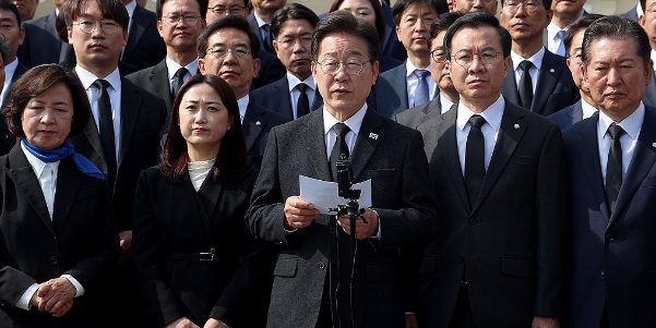 이재명 "윤석열 정권 견제와 개혁 위해 조국혁신당과 만나 대화하고 협의"