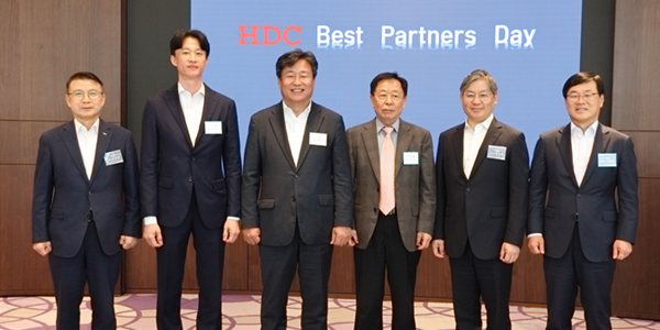 HDC현대산업개발 우수협력사 66곳 선정, <a href='https://www.businesspost.co.kr/BP?command=article_view&num=324549' class='human_link' style='text-decoration:underline' target='_blank'>최익훈</a> “새로운 미래 함께 하길”