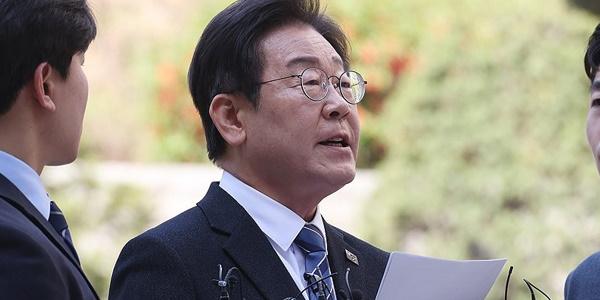 이재명 ‘대장동 재판’ 법원 앞 심경 밝혀, “국민 배신한 세력 과반 막아달라”